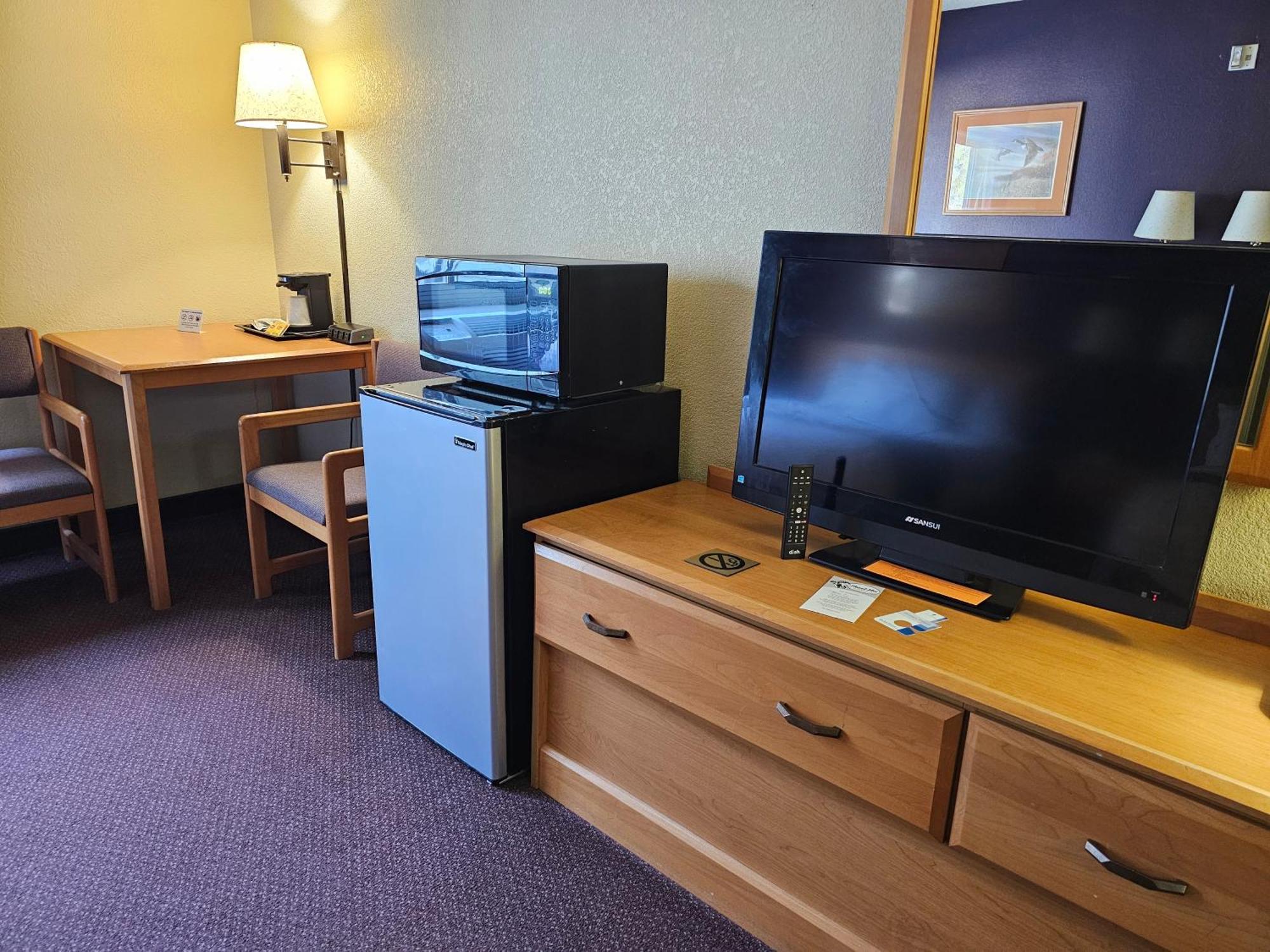 Fossil Creek Hotel & Suites Russell 外观 照片