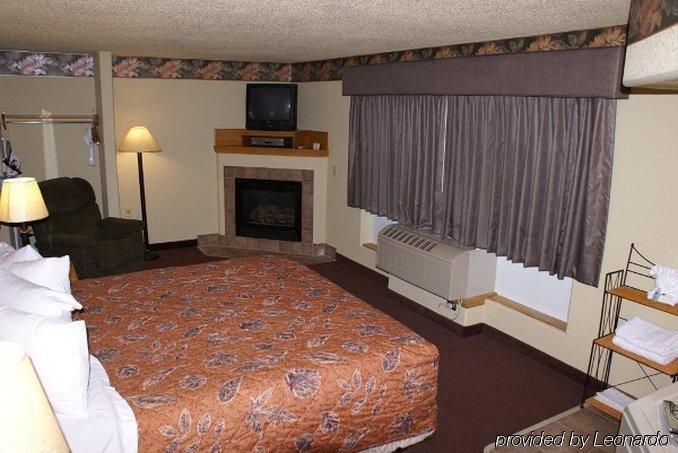 Fossil Creek Hotel & Suites Russell 客房 照片